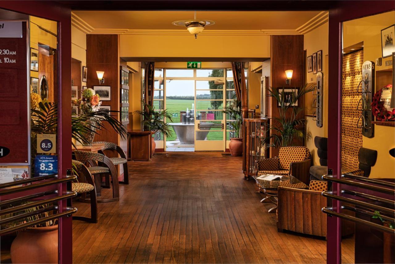 The Aviator Hotel Sywell Extérieur photo