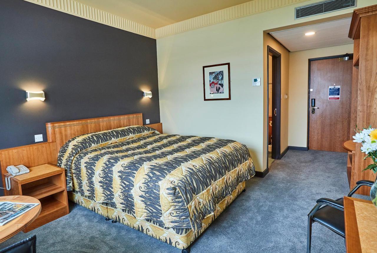 The Aviator Hotel Sywell Extérieur photo