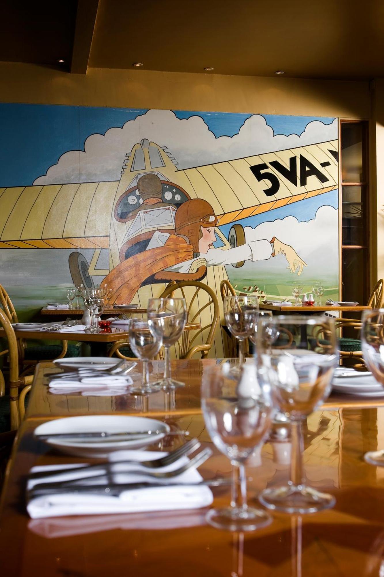 The Aviator Hotel Sywell Extérieur photo